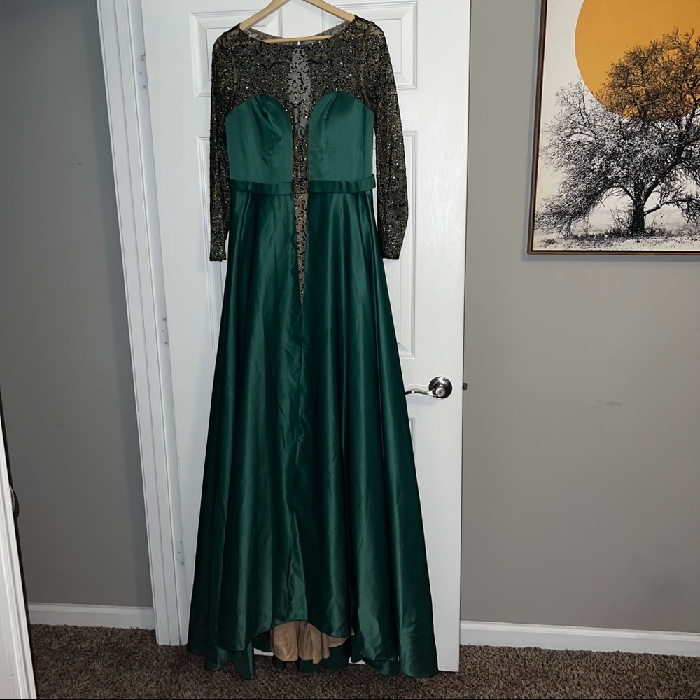 Stunning Emerald Green Evening/Pageant Gown